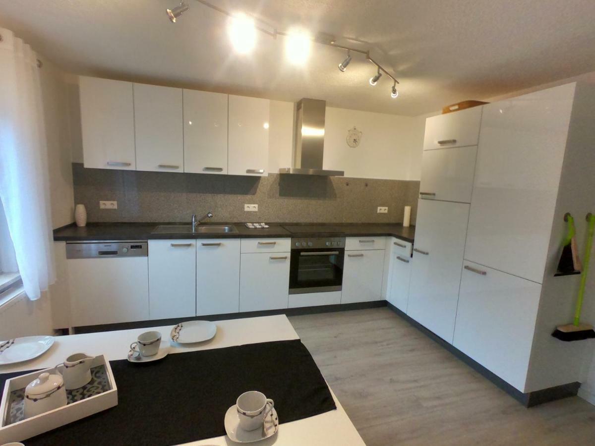 Moderne Helle 2,5 Zimmer Wohnung Mit Grossem Bad Und Kueche In Trossingen Exteriér fotografie