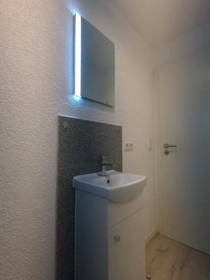 Moderne Helle 2,5 Zimmer Wohnung Mit Grossem Bad Und Kueche In Trossingen Exteriér fotografie